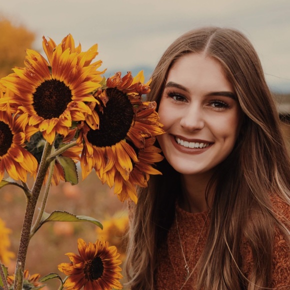 Meet your Posher, Taylor - Picture 3 of 9